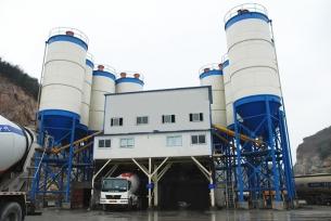 150混(hun)凝(ning)土(tu)攪(jiao)拌(ban)樓(lou)